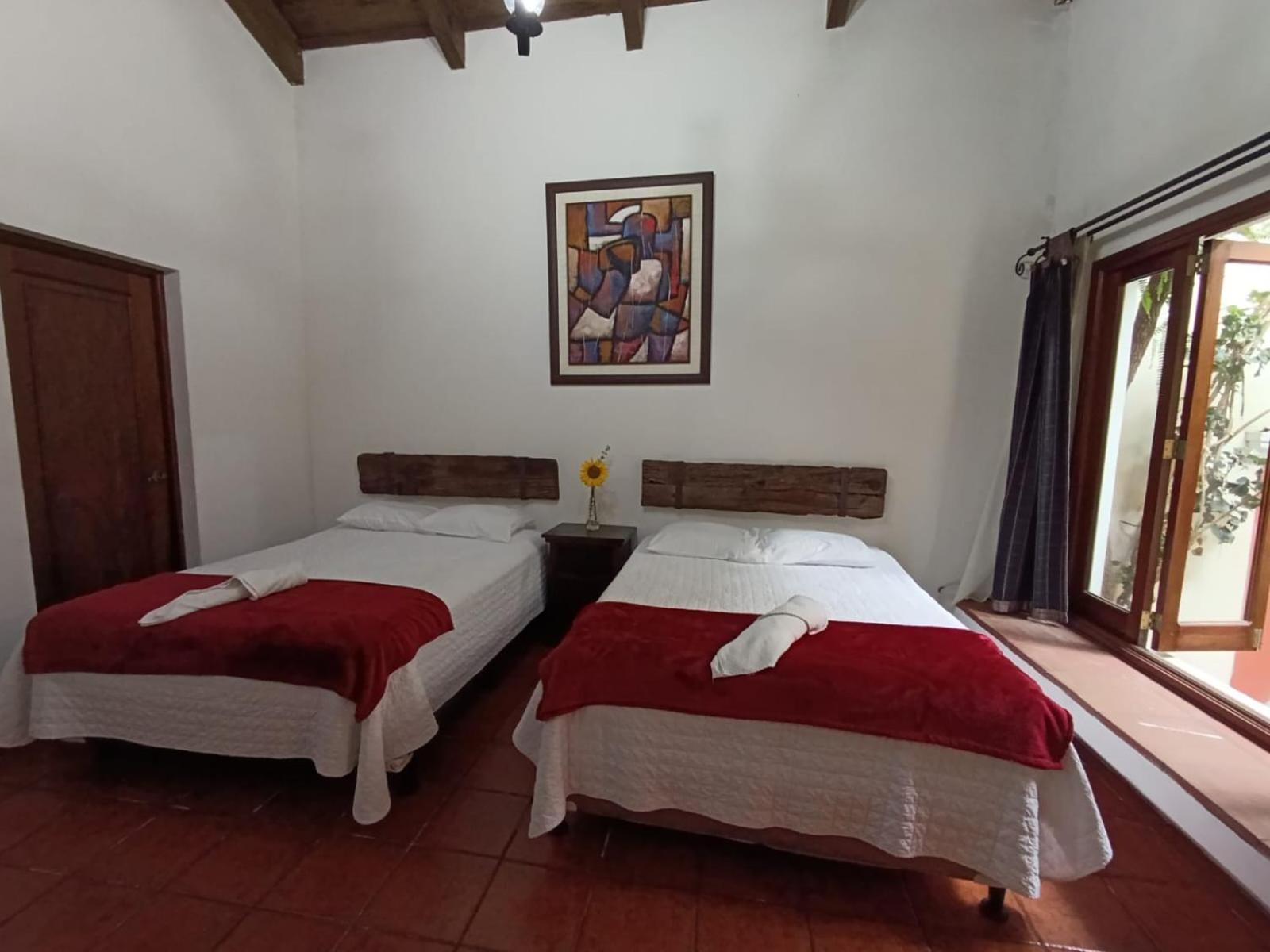 Donde Lico Hotel Antigua Exterior photo