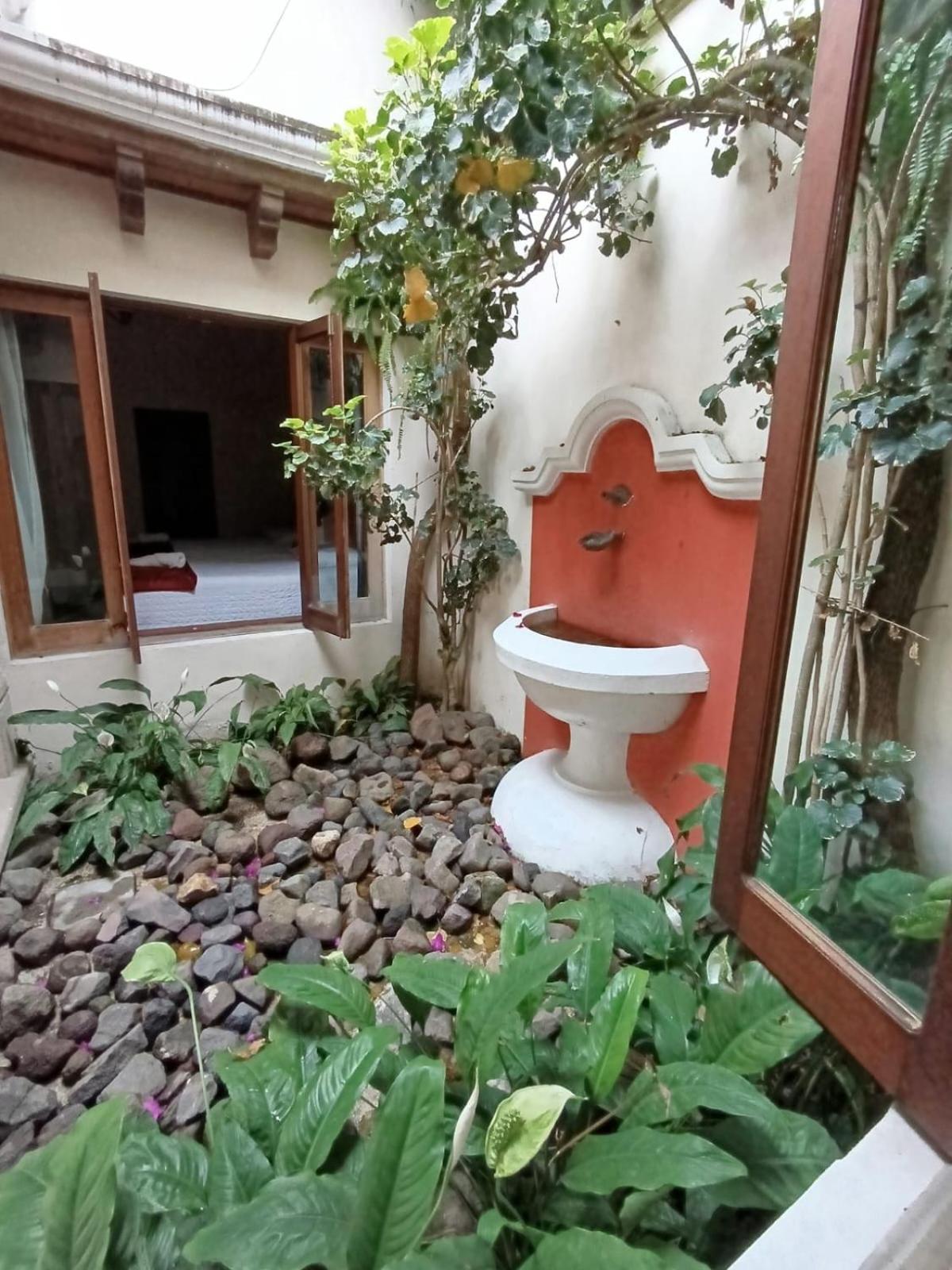 Donde Lico Hotel Antigua Exterior photo