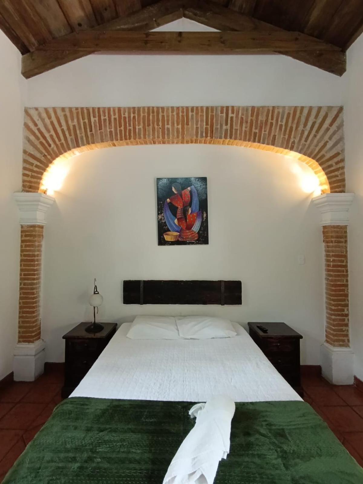 Donde Lico Hotel Antigua Exterior photo