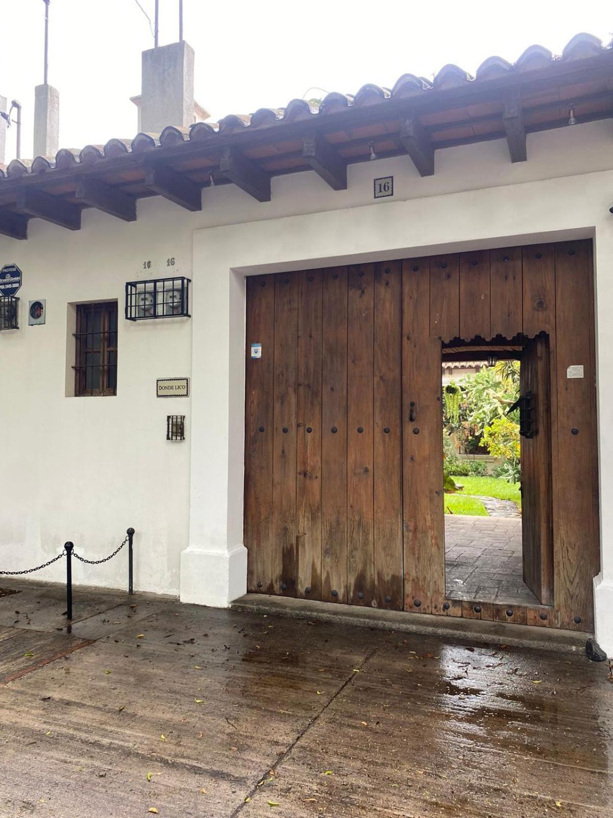 Donde Lico Hotel Antigua Exterior photo
